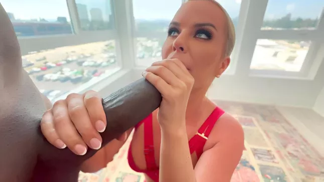 Juicy Model Is Given To A Black And Healthy Photographer