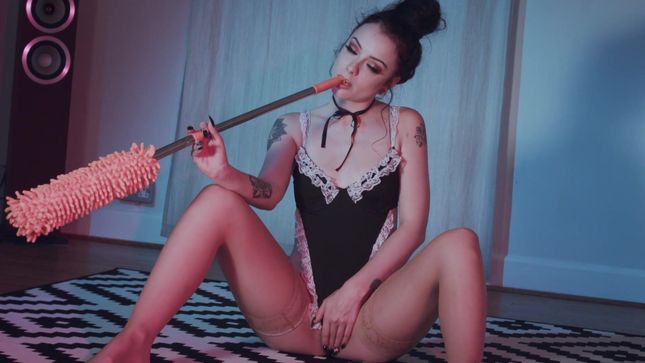 A Maid At Work Masturbates A Narrow Pussy