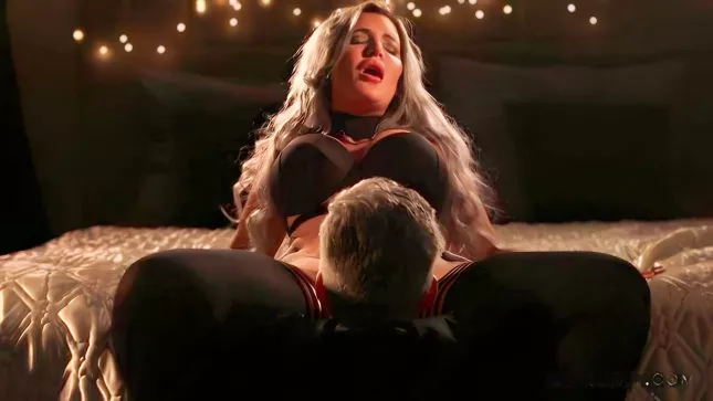A Rich Lady Uses A Gray-haired Subordinate