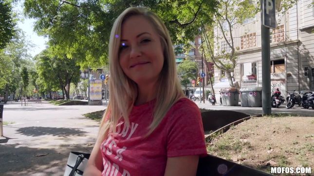 Skinny Mom Gave Herself To A Pickup Truck On The Street